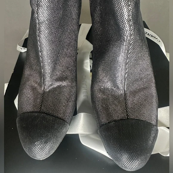 CHANEL | Interlocking CC Ankle Boots | Silver | Sz 40 - Picture 7 of 17